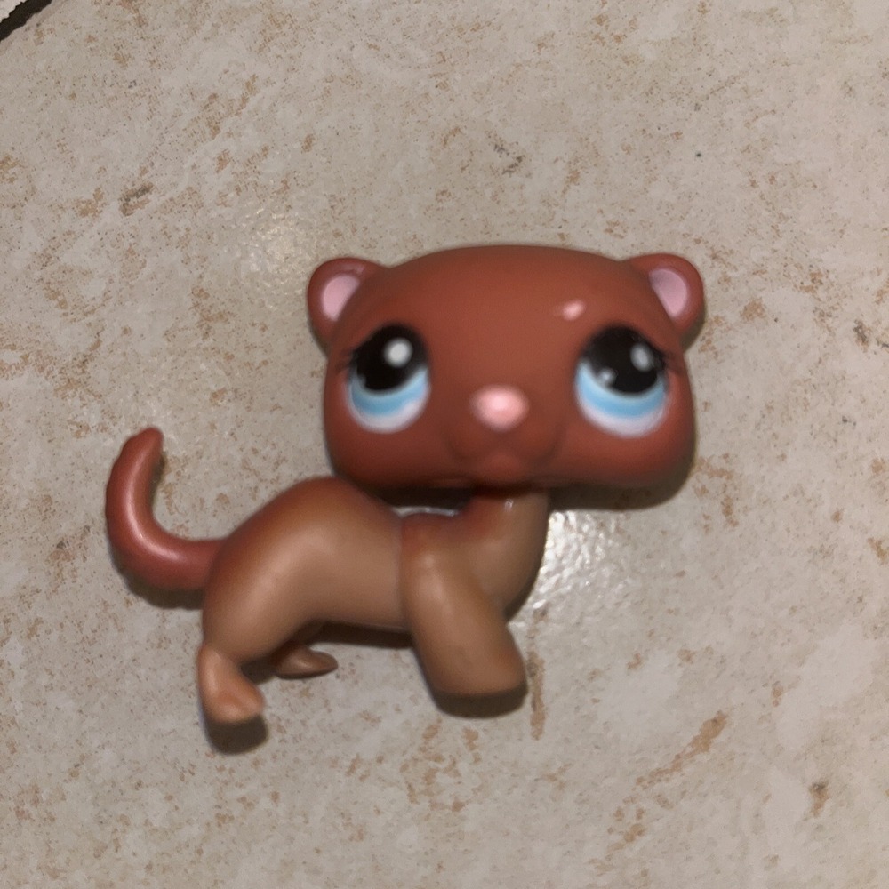 Littlest Pet Shop LPS 334 Red Ferret Weasel Blue Eyes Cozy Care Center